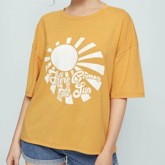 Yellow oversized boyfriend graphic tee - Picture 3 of 10